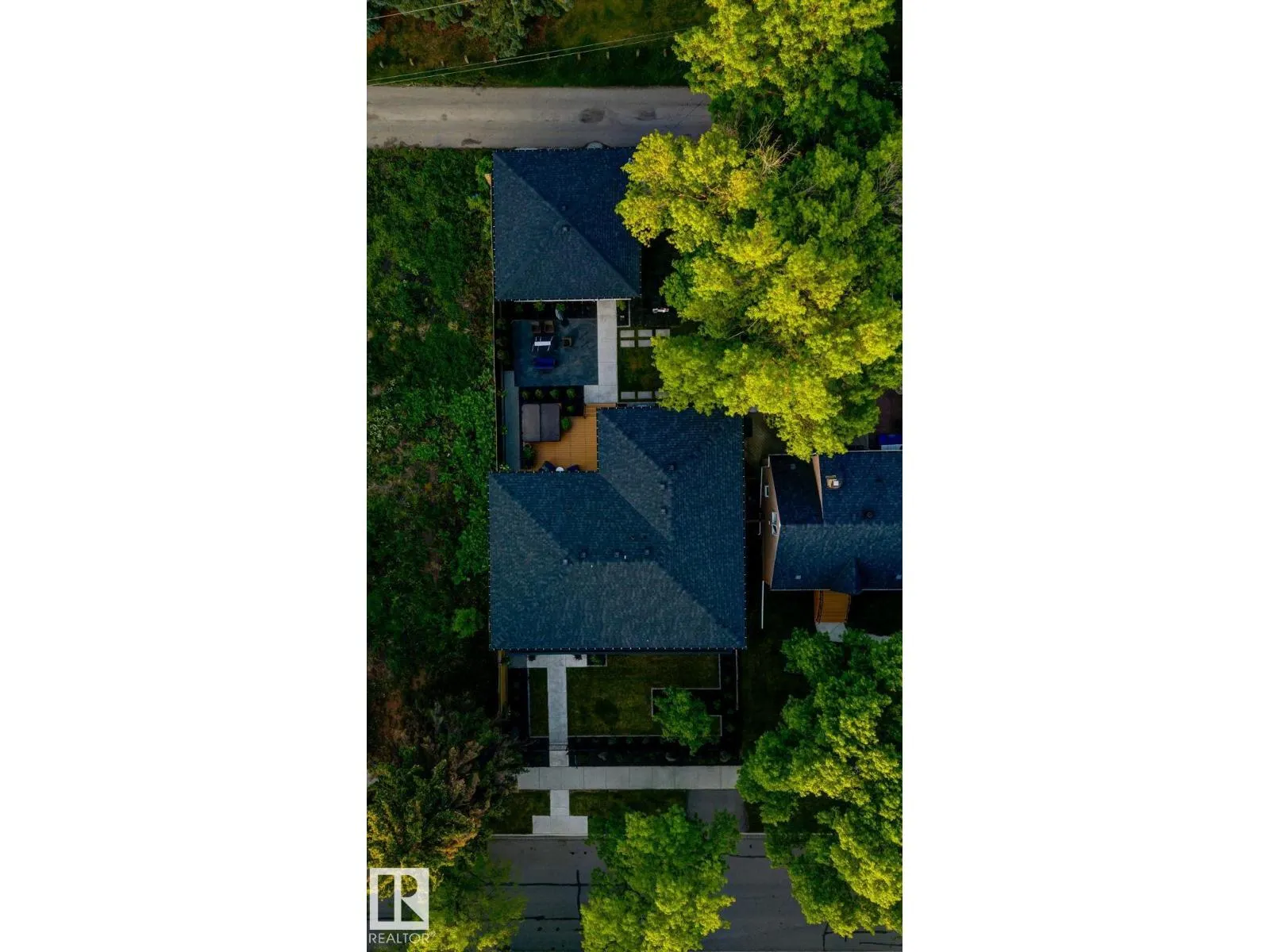 10979 122 ST NW