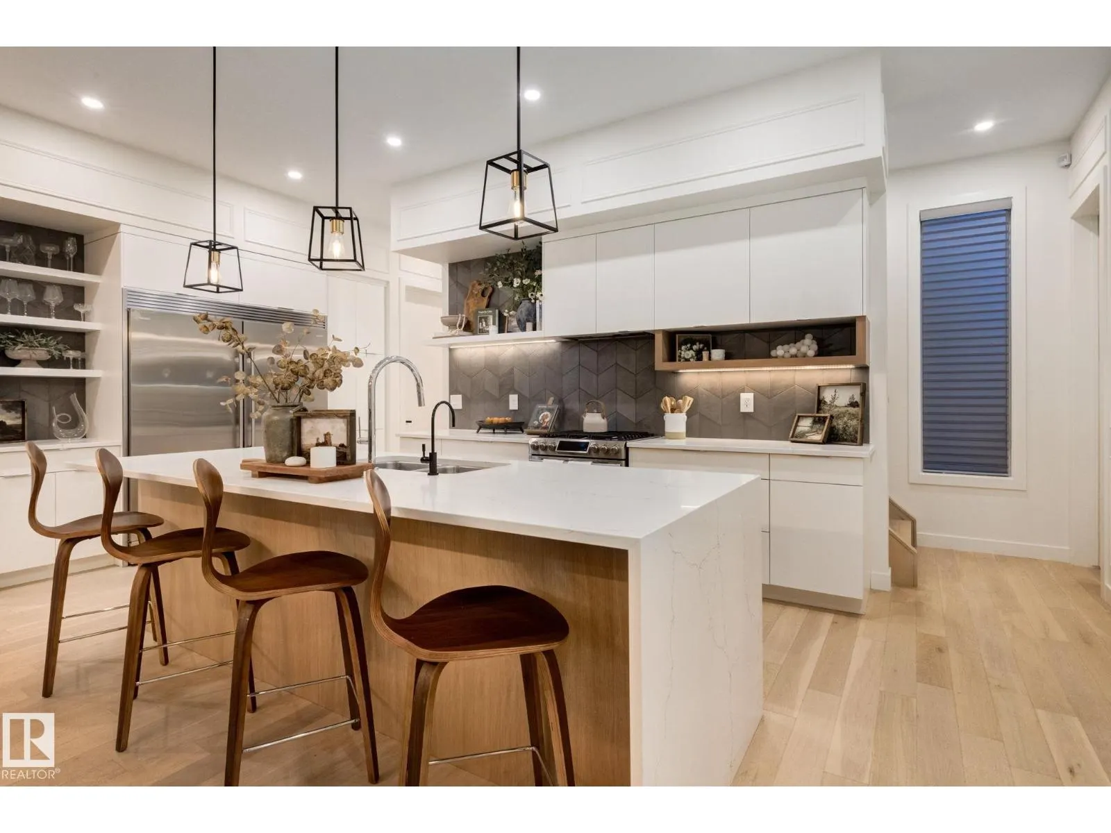 10979 122 ST NW