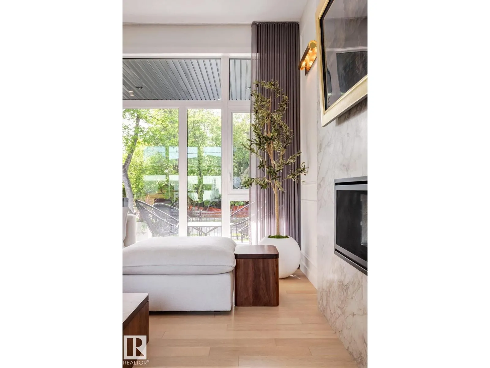 10979 122 ST NW