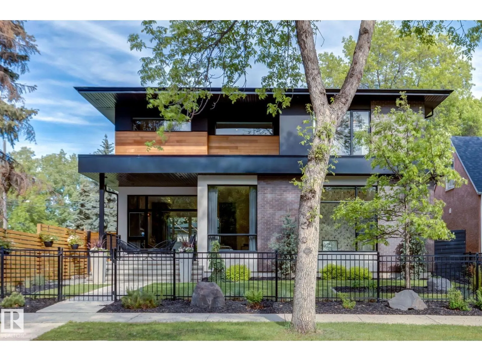 10979 122 ST NW