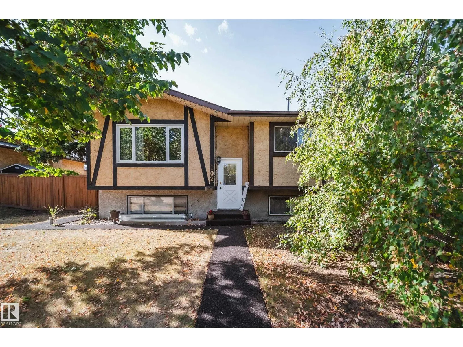 102 WOODVALE RD W NW