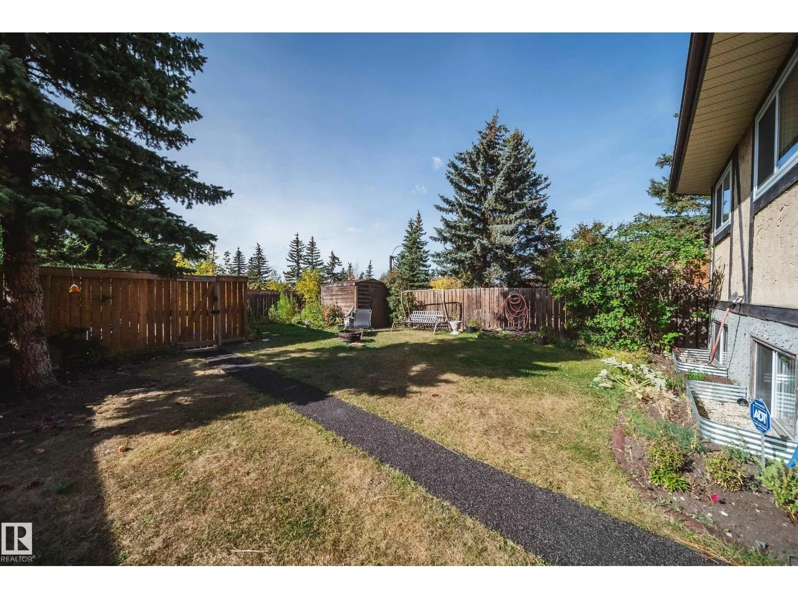 102 WOODVALE RD W NW