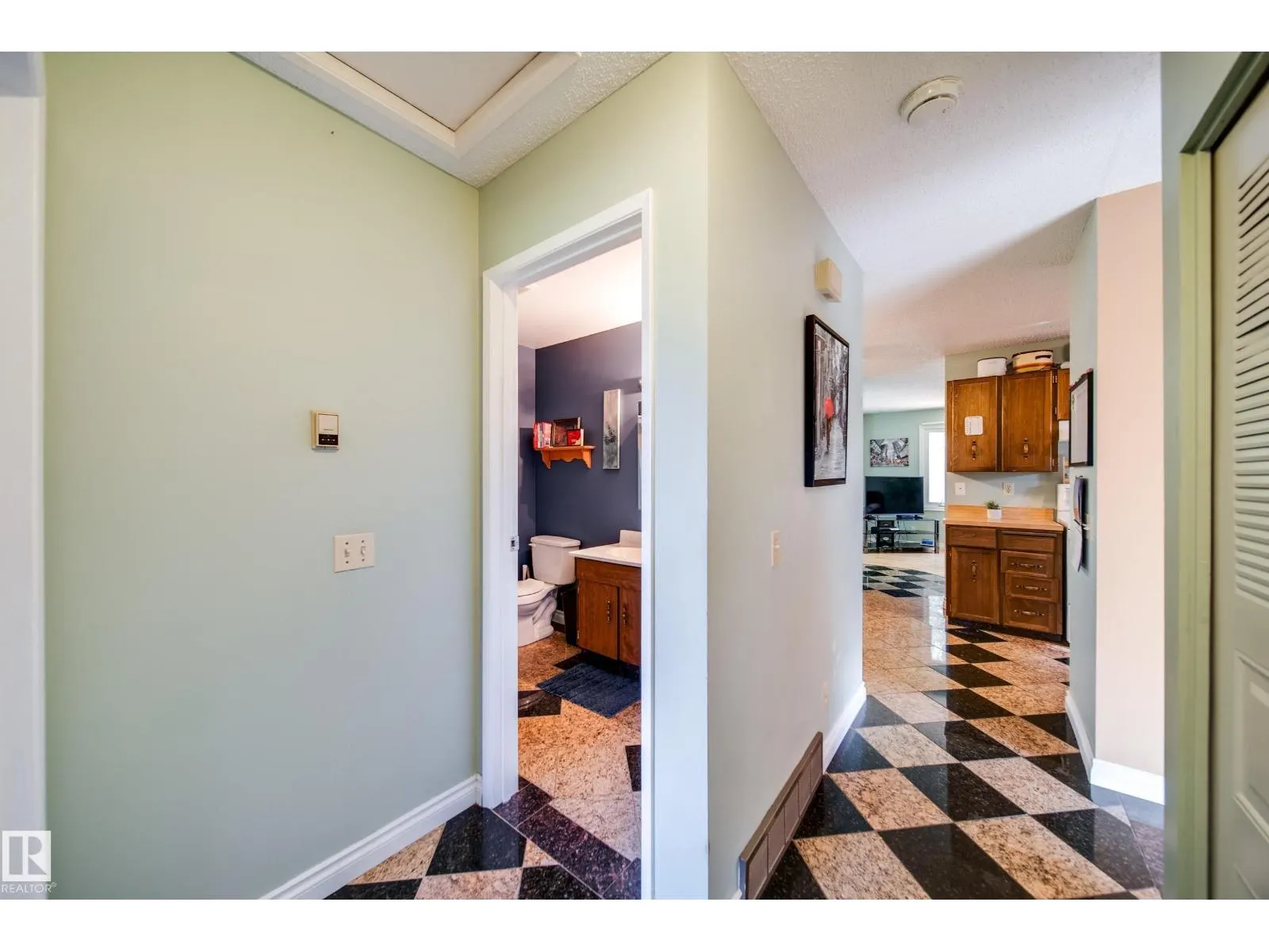 102 WOODVALE RD W NW