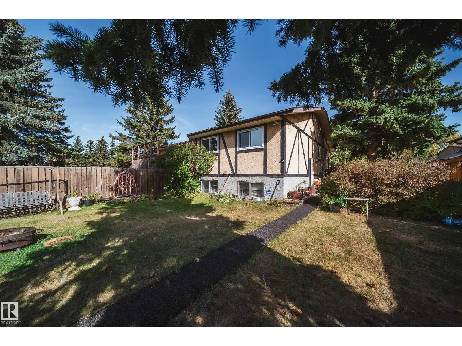 102 WOODVALE RD W NW