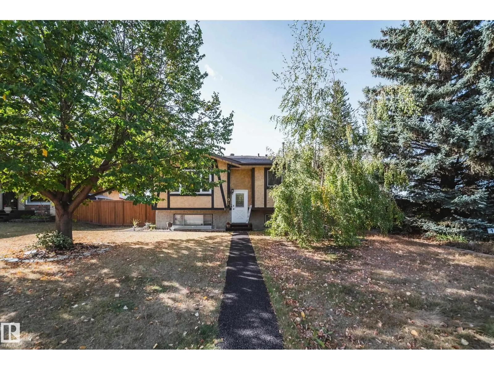 102 WOODVALE RD W NW