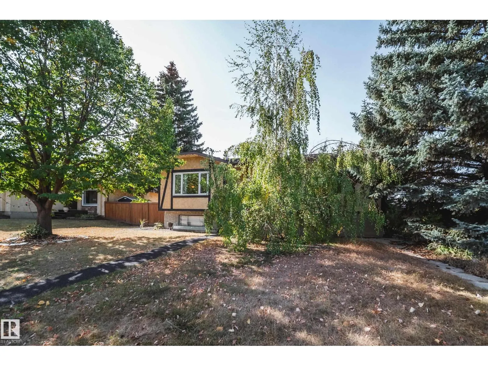 102 WOODVALE RD W NW