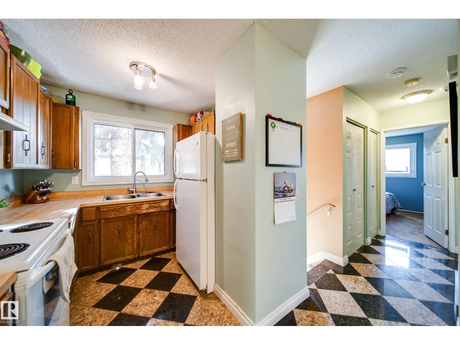 102 WOODVALE RD W NW