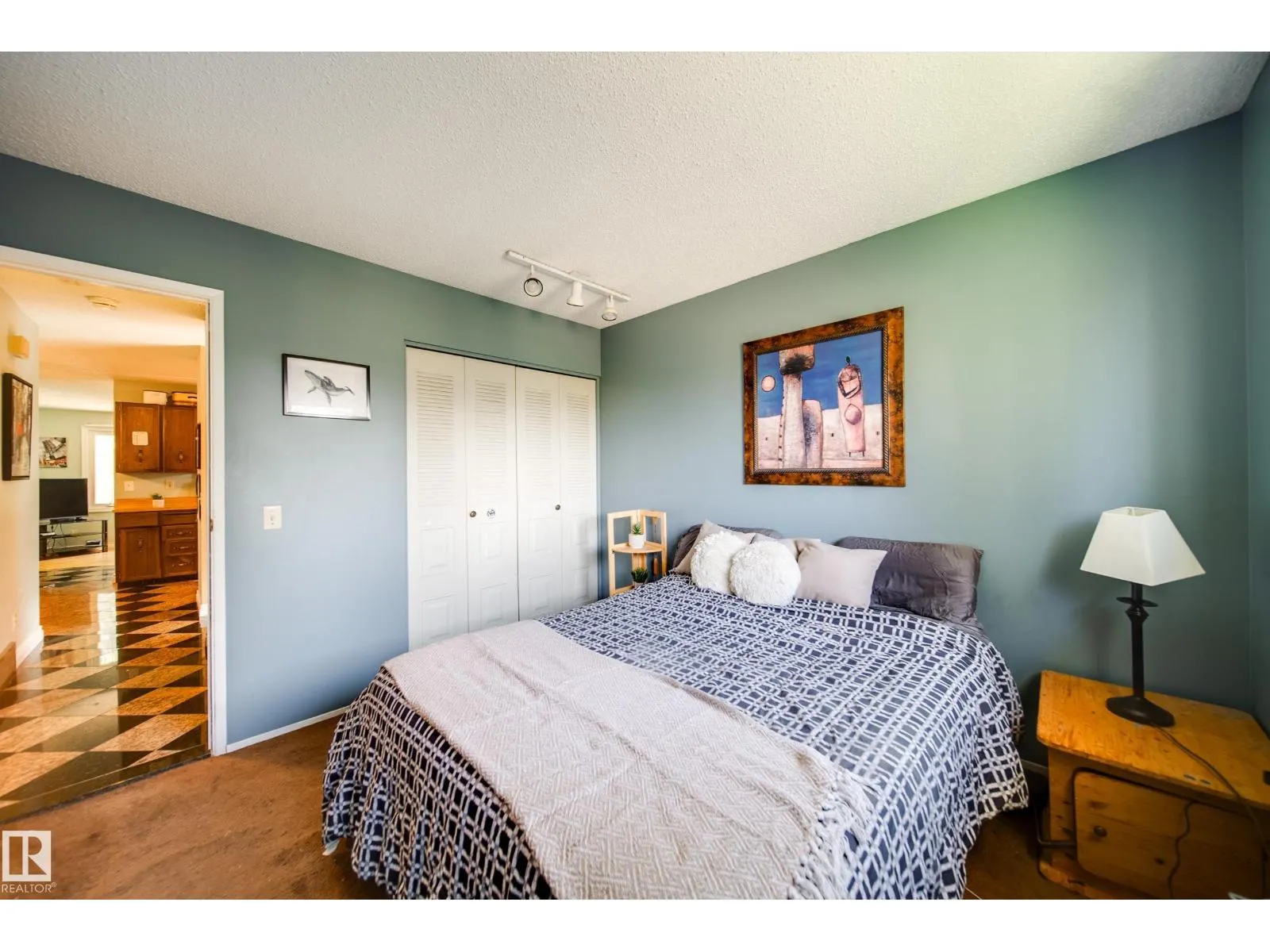 102 WOODVALE RD W NW