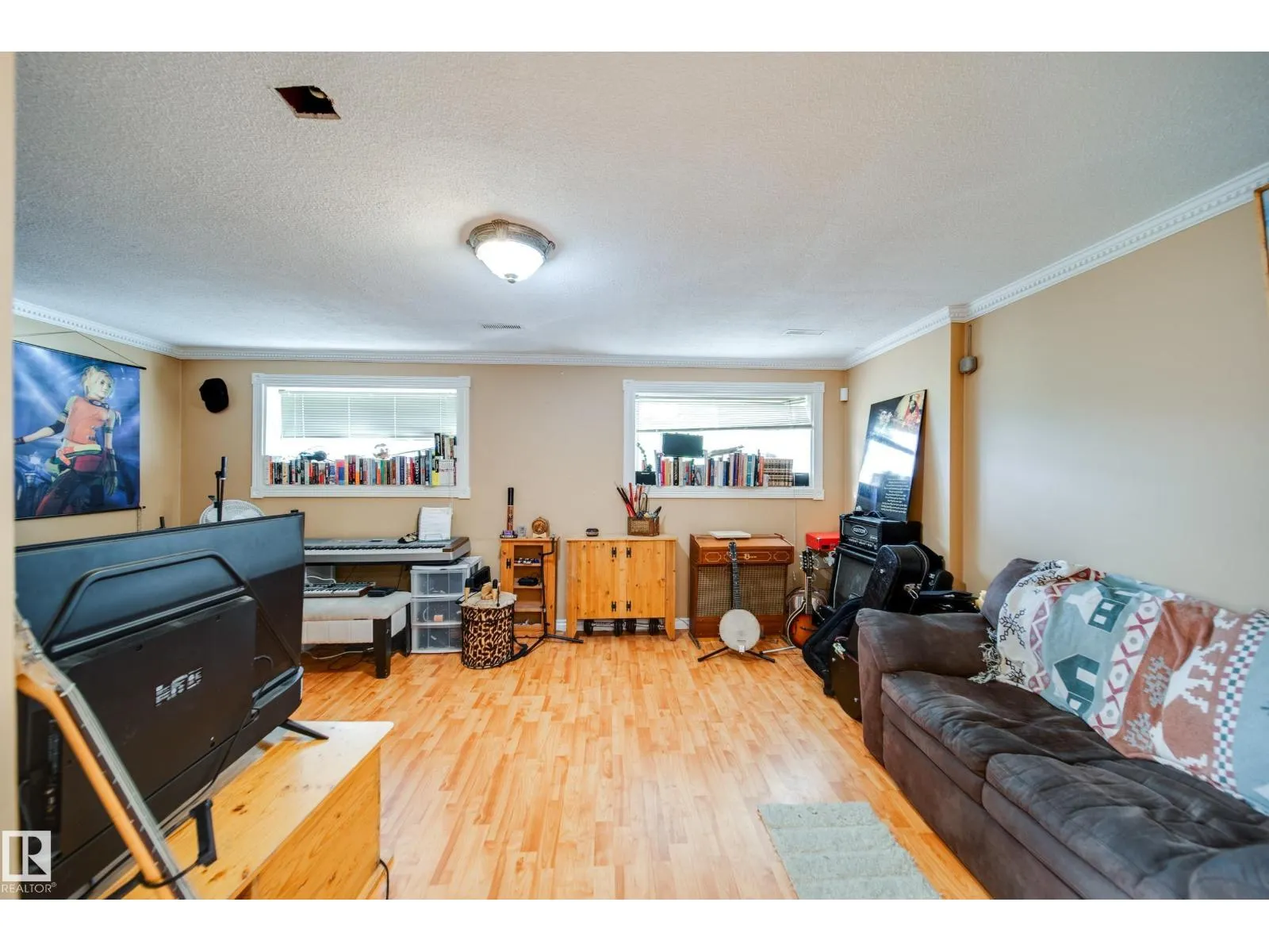 102 WOODVALE RD W NW