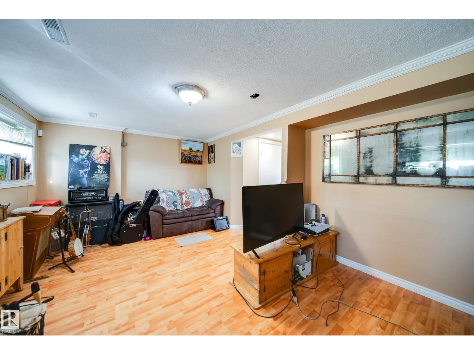 102 WOODVALE RD W NW