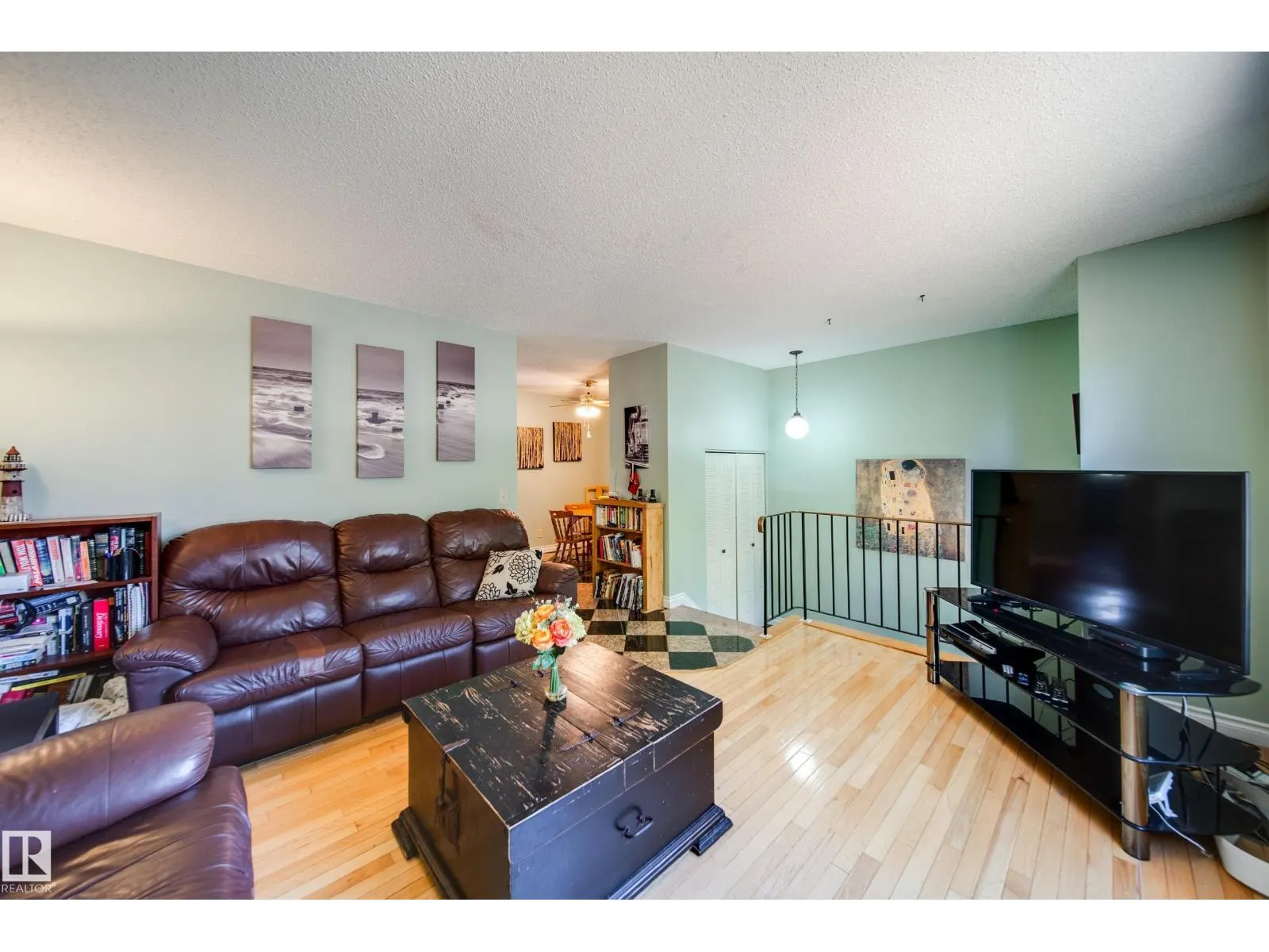 102 WOODVALE RD W NW