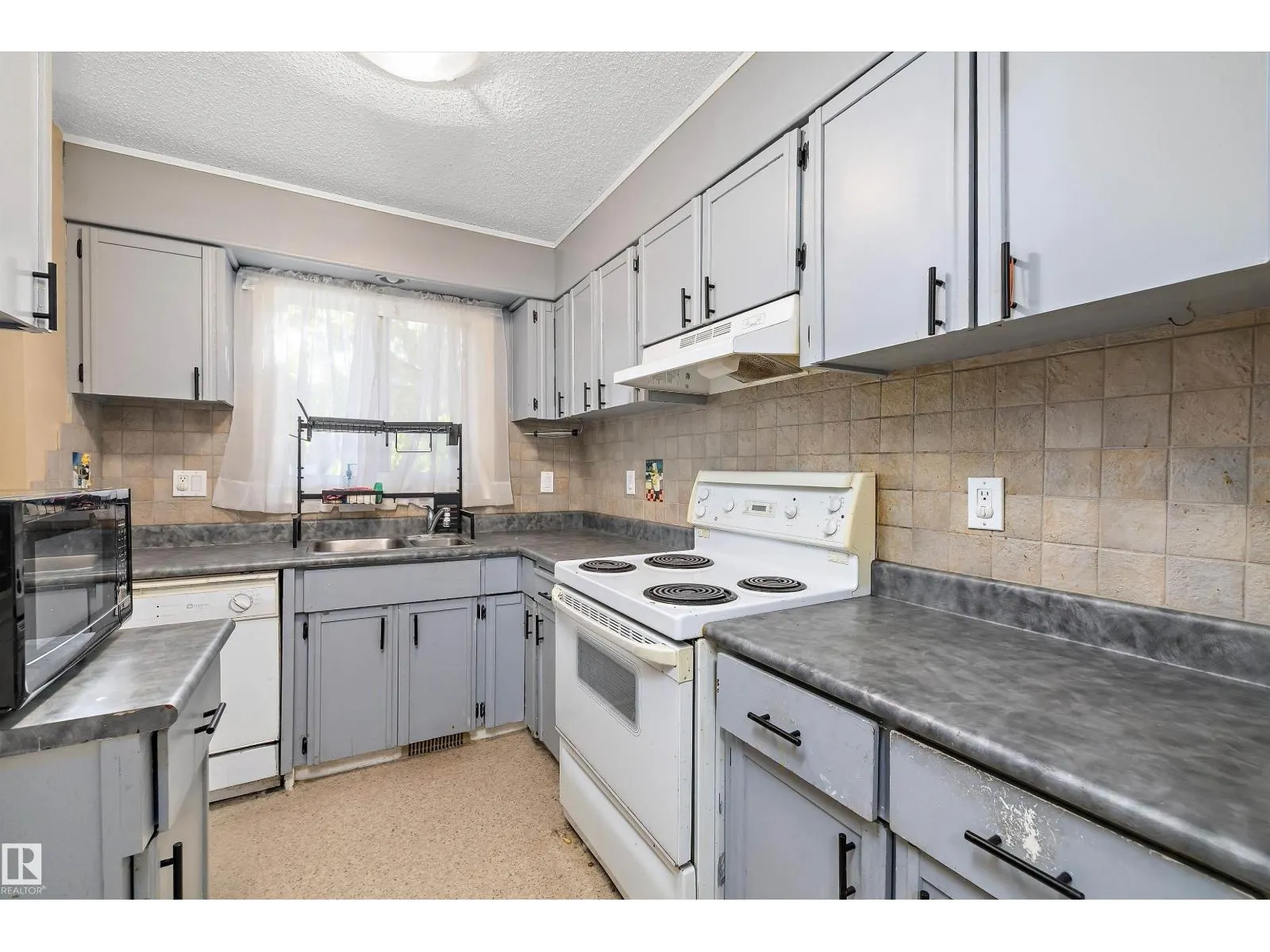#143 87 BROOKWOOD DR