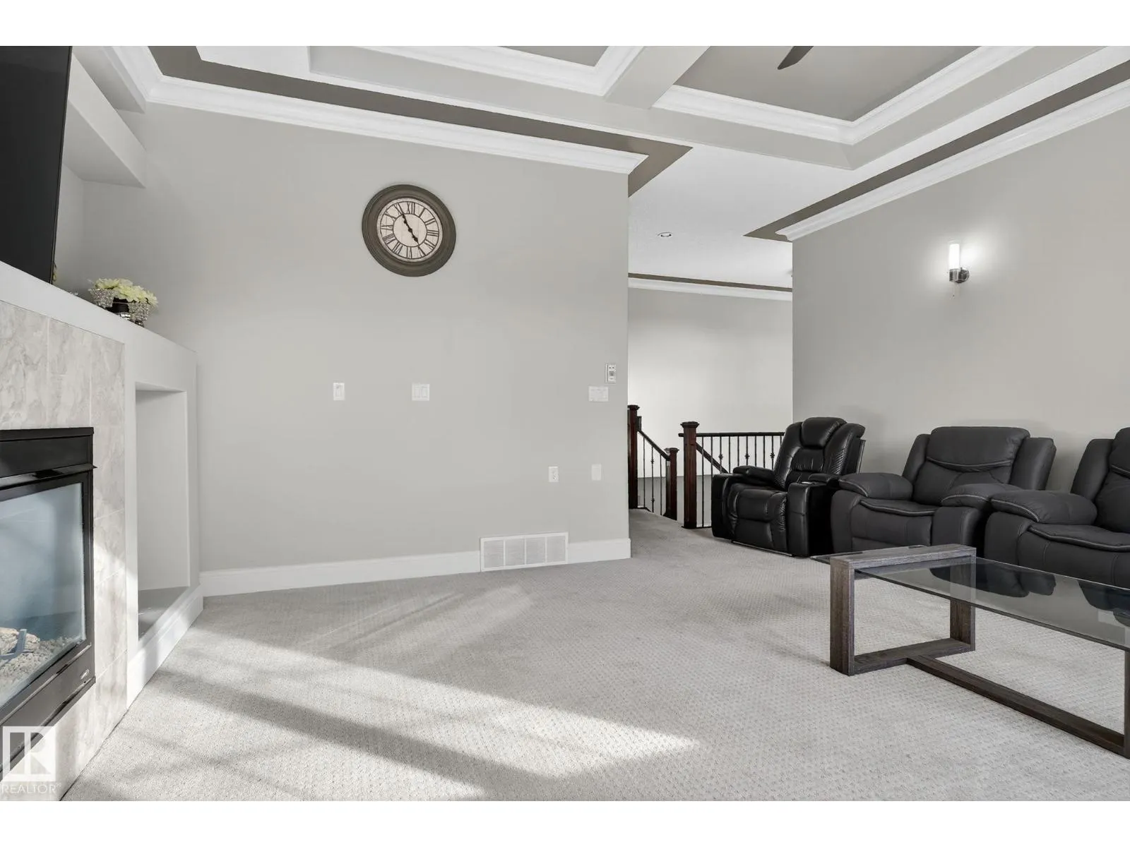 527 ALBANY WY NW