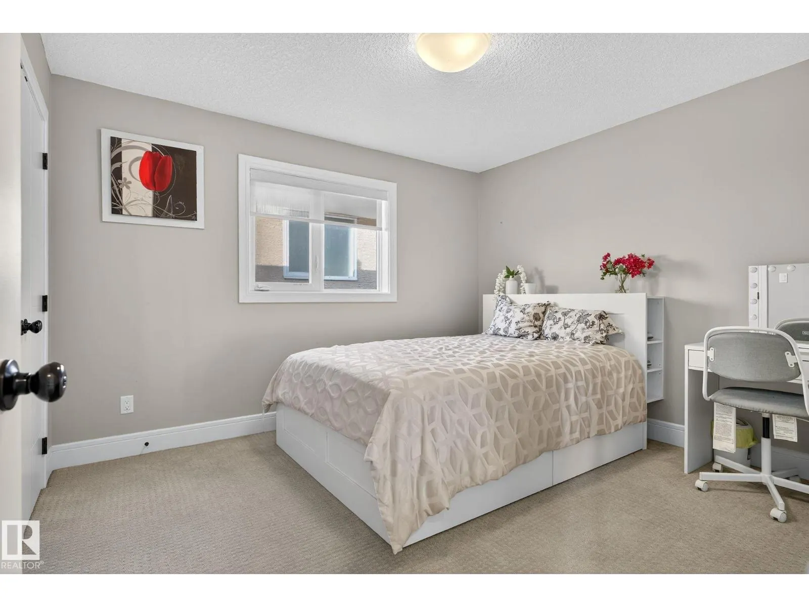 527 ALBANY WY NW