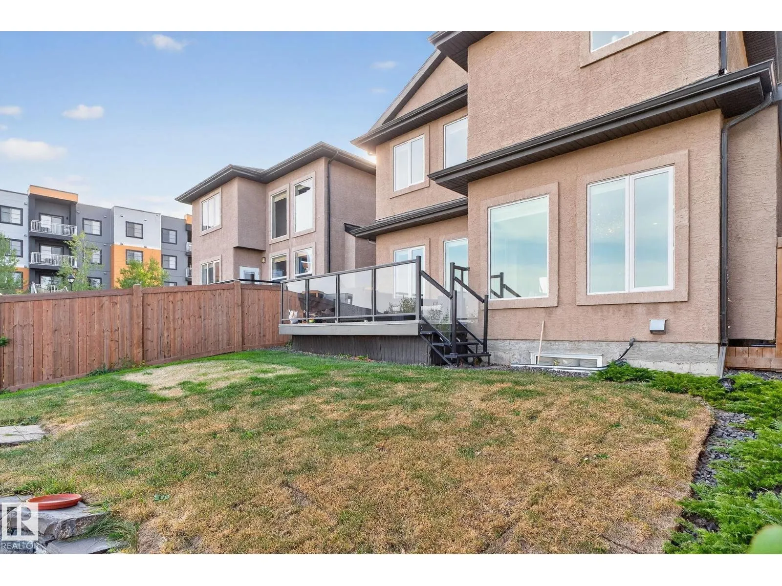 527 ALBANY WY NW