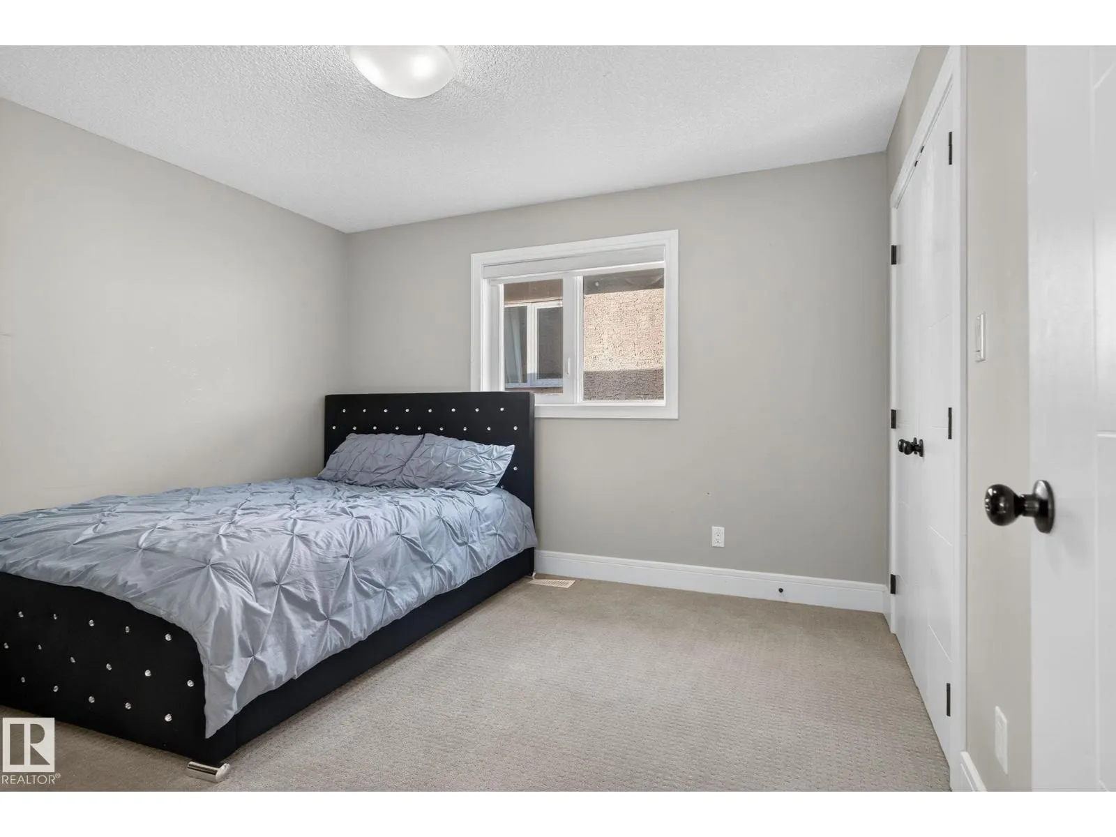 527 ALBANY WY NW