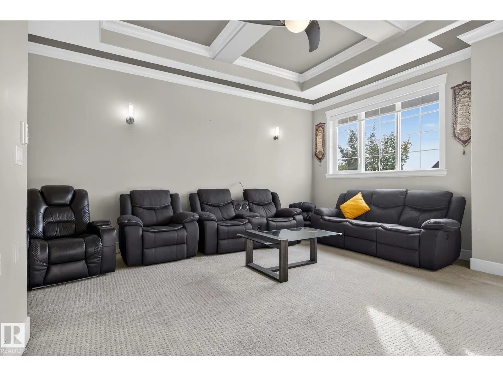 527 ALBANY WY NW