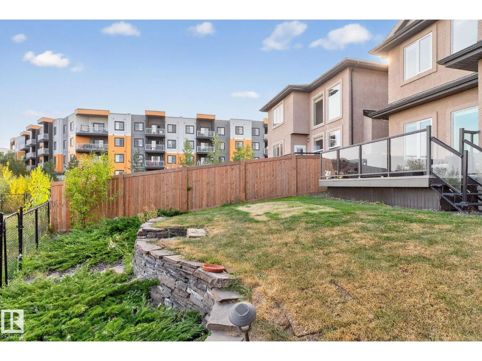 527 ALBANY WY NW
