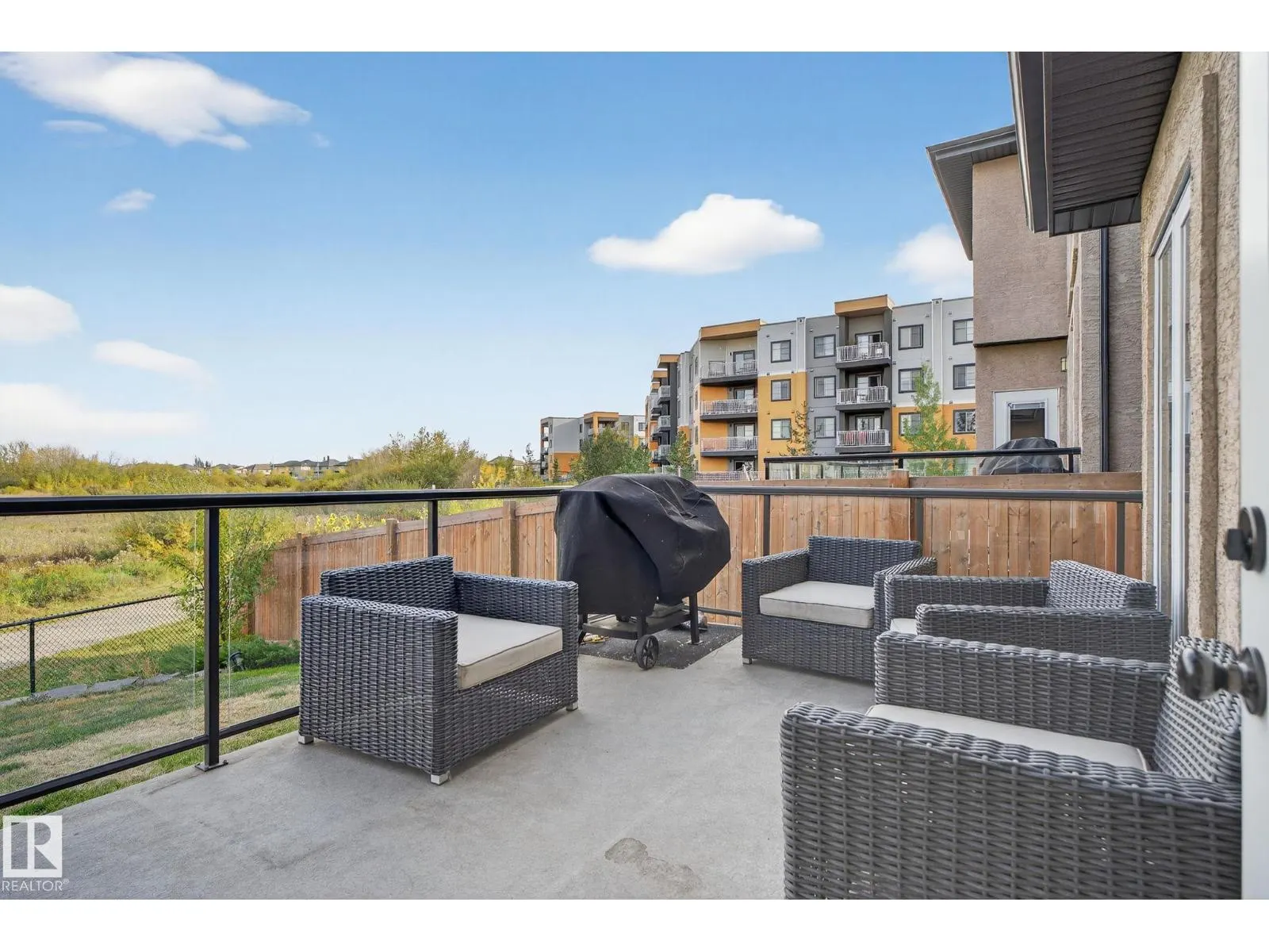527 ALBANY WY NW