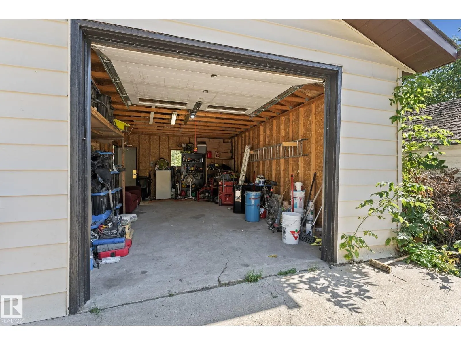 11250 92 ST NW