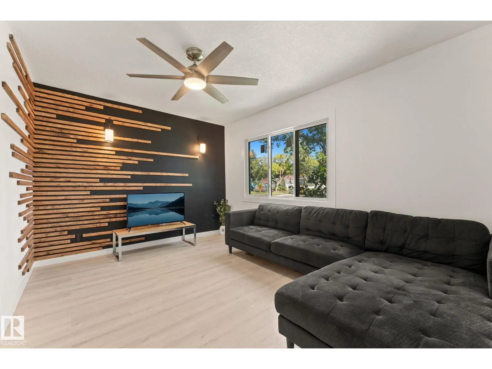 11250 92 ST NW