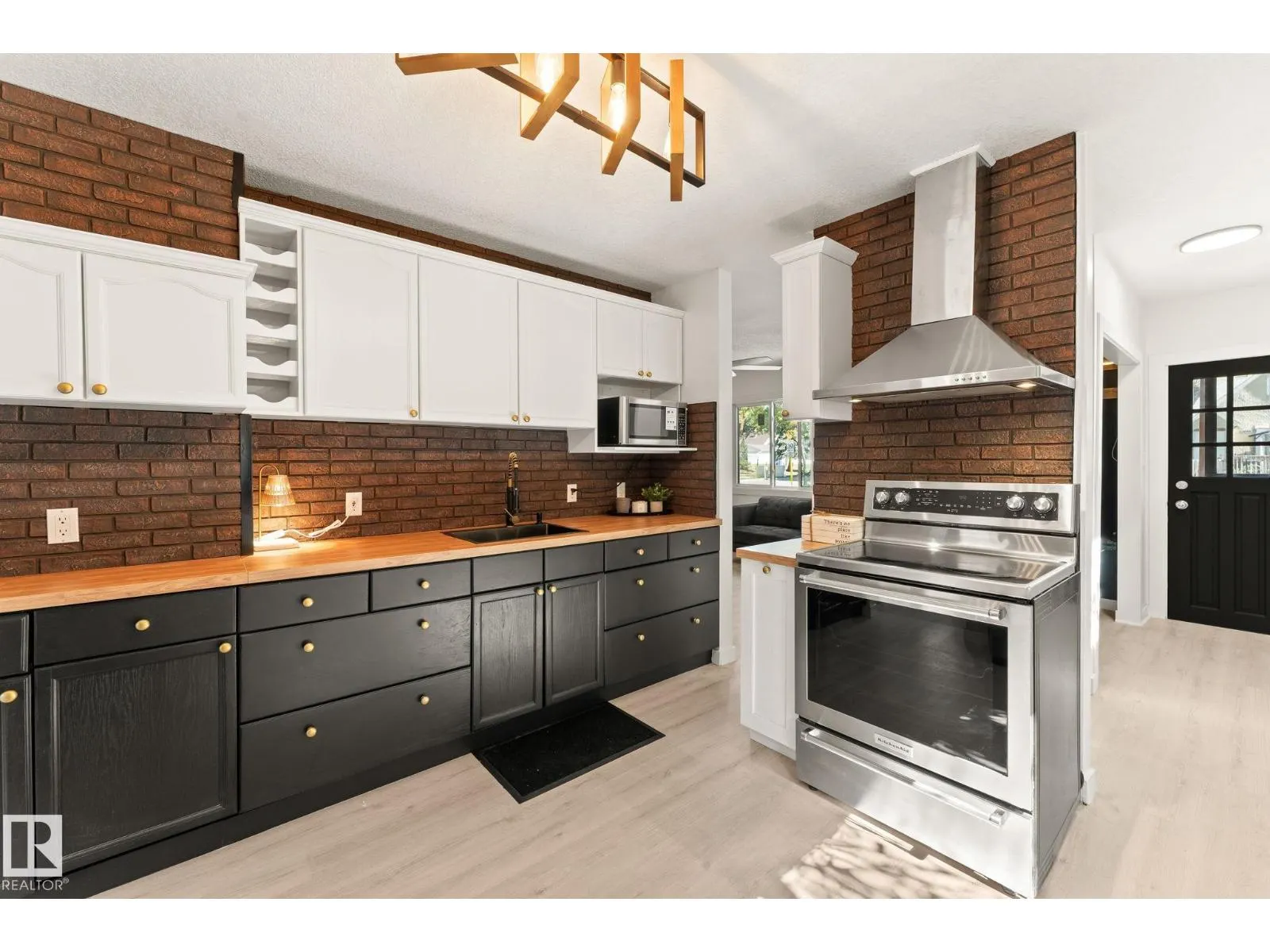 11250 92 ST NW