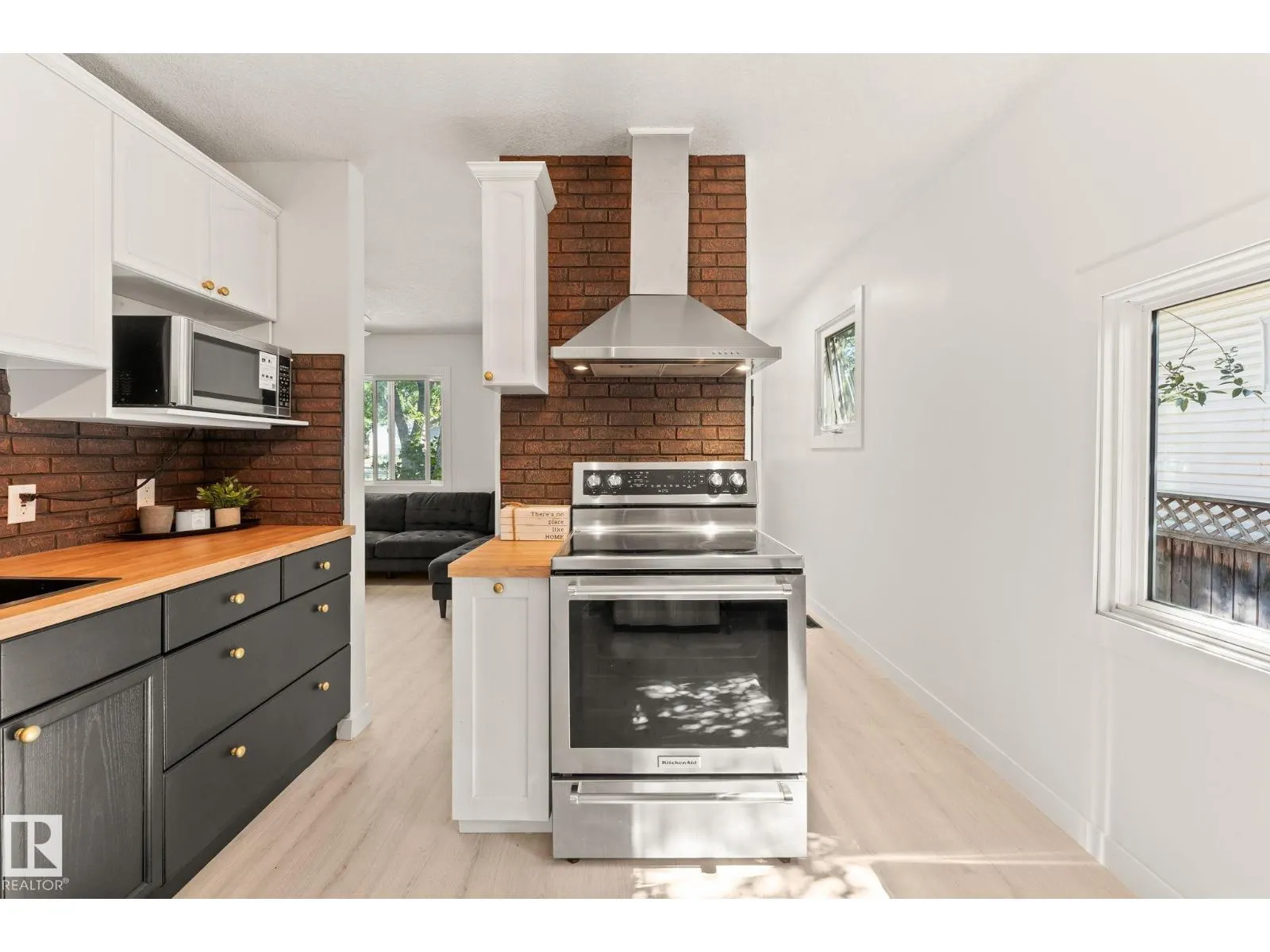 11250 92 ST NW