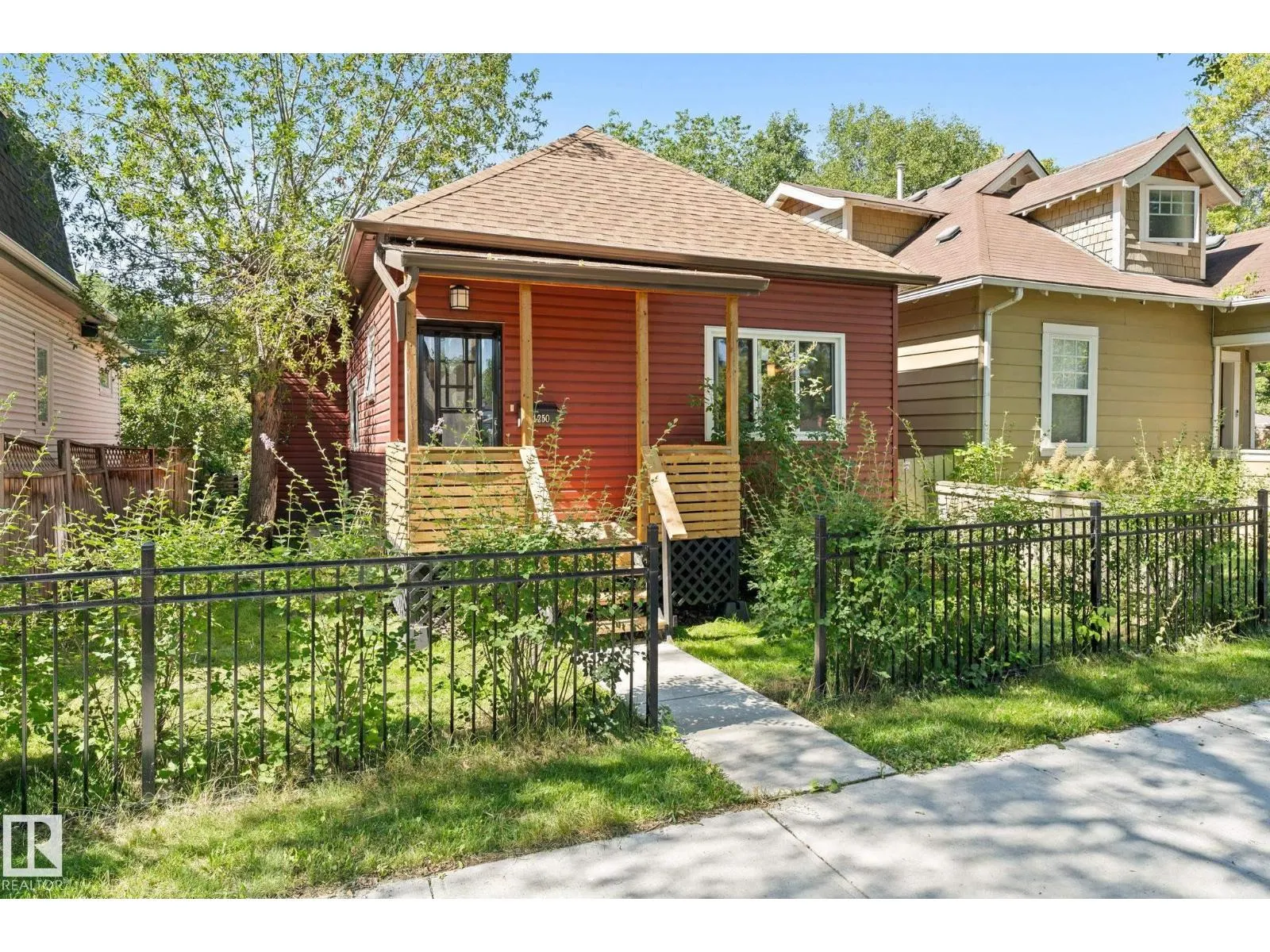 11250 92 ST NW