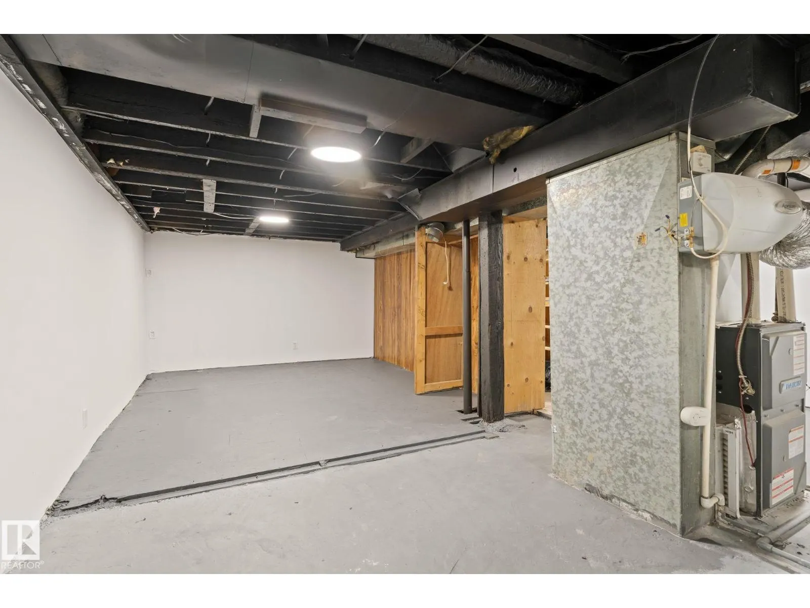 11250 92 ST NW