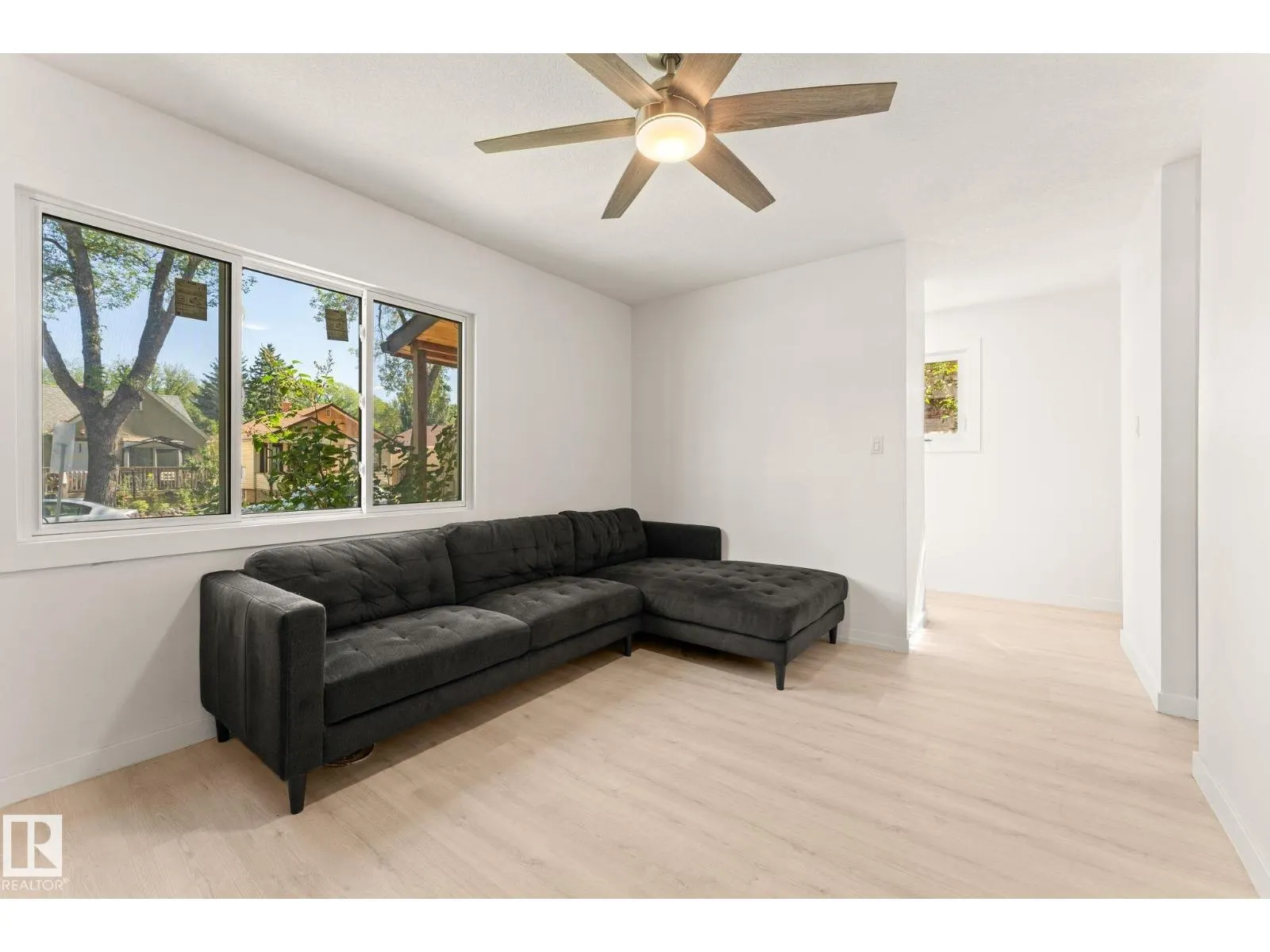 11250 92 ST NW