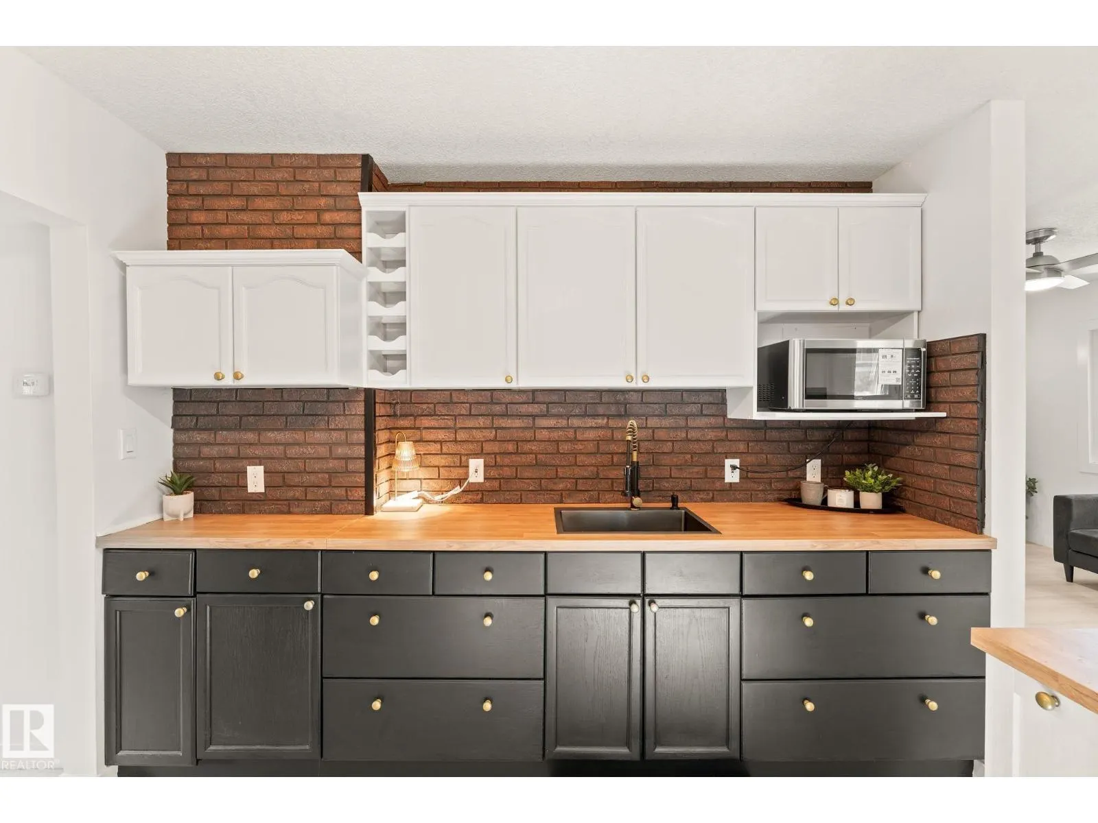 11250 92 ST NW