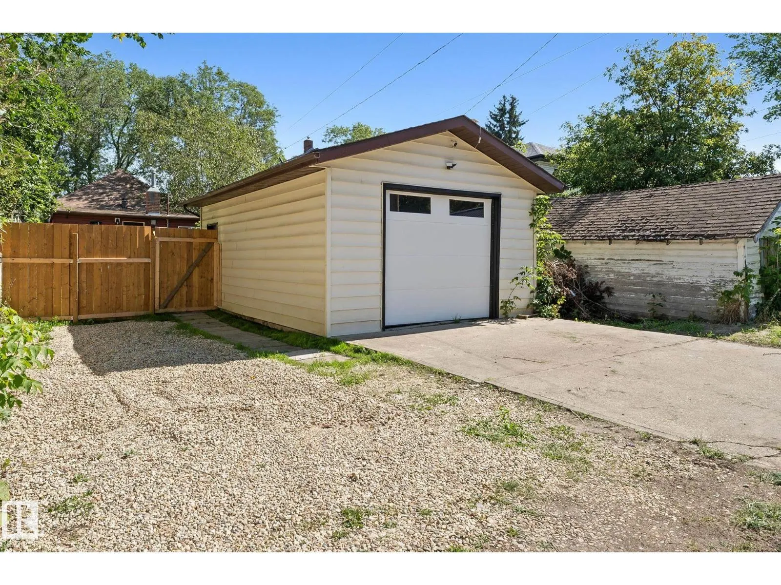 11250 92 ST NW