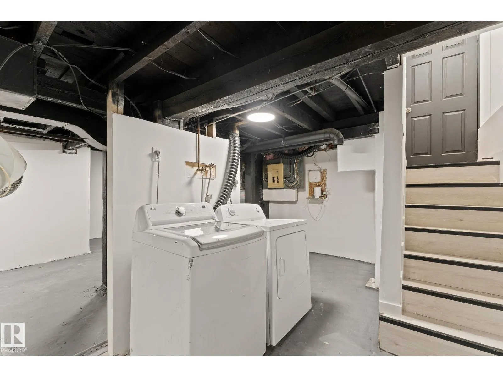 11250 92 ST NW