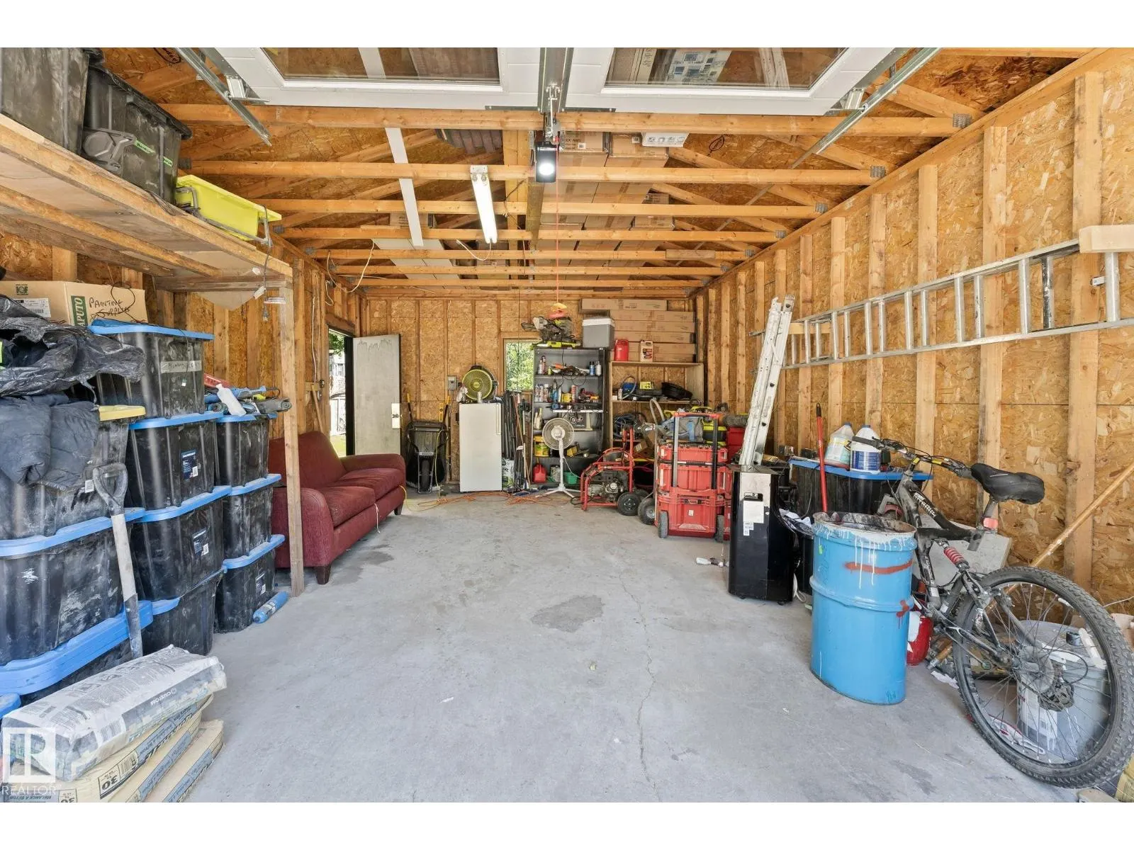 11250 92 ST NW