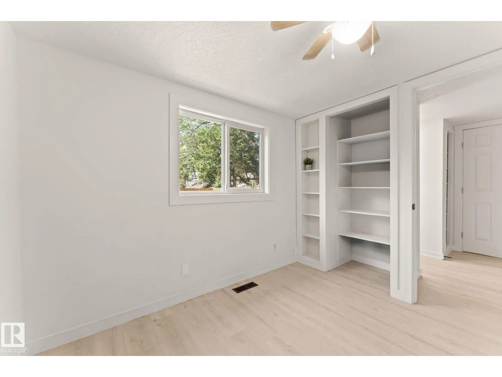 11250 92 ST NW