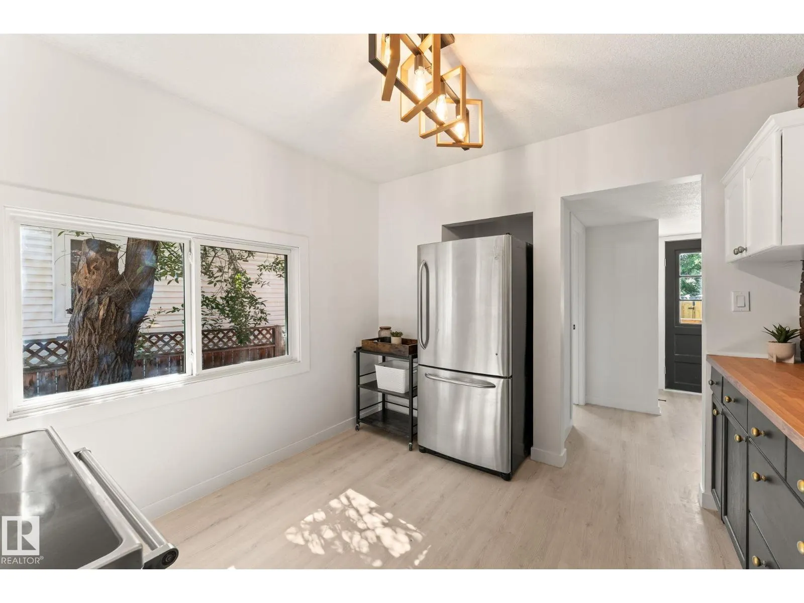 11250 92 ST NW