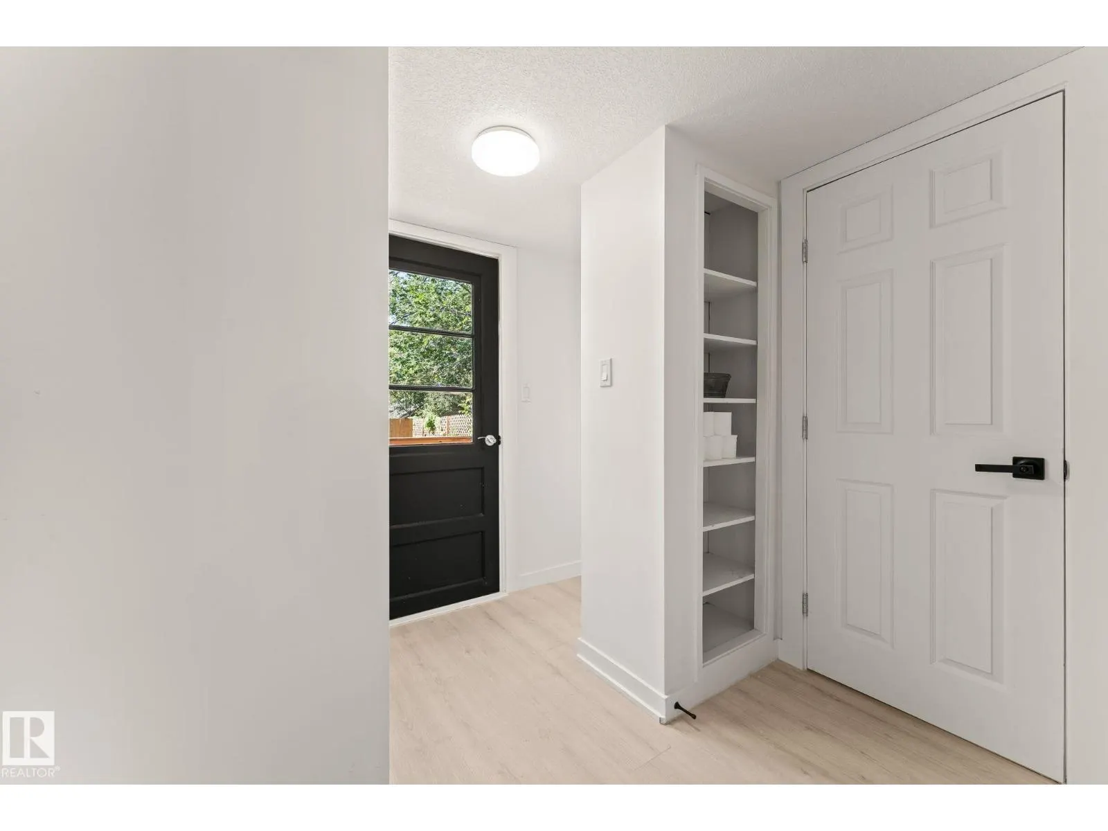 11250 92 ST NW