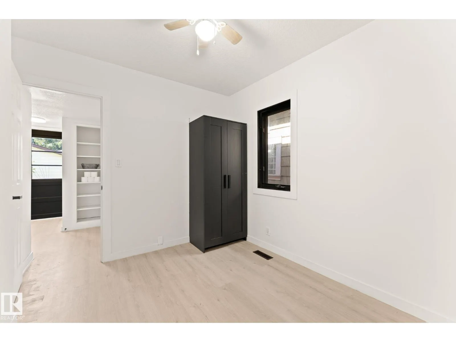 11250 92 ST NW