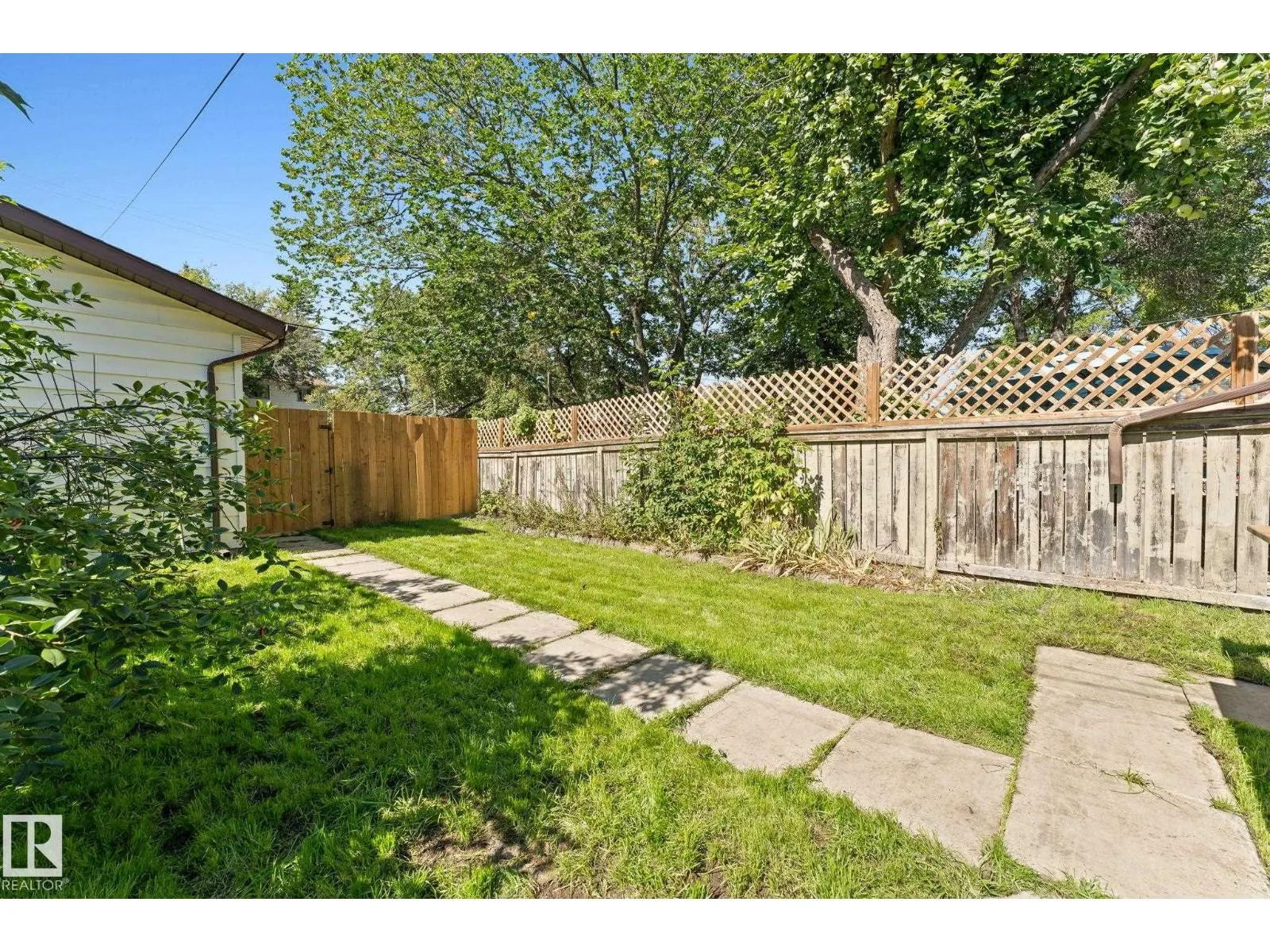 11250 92 ST NW