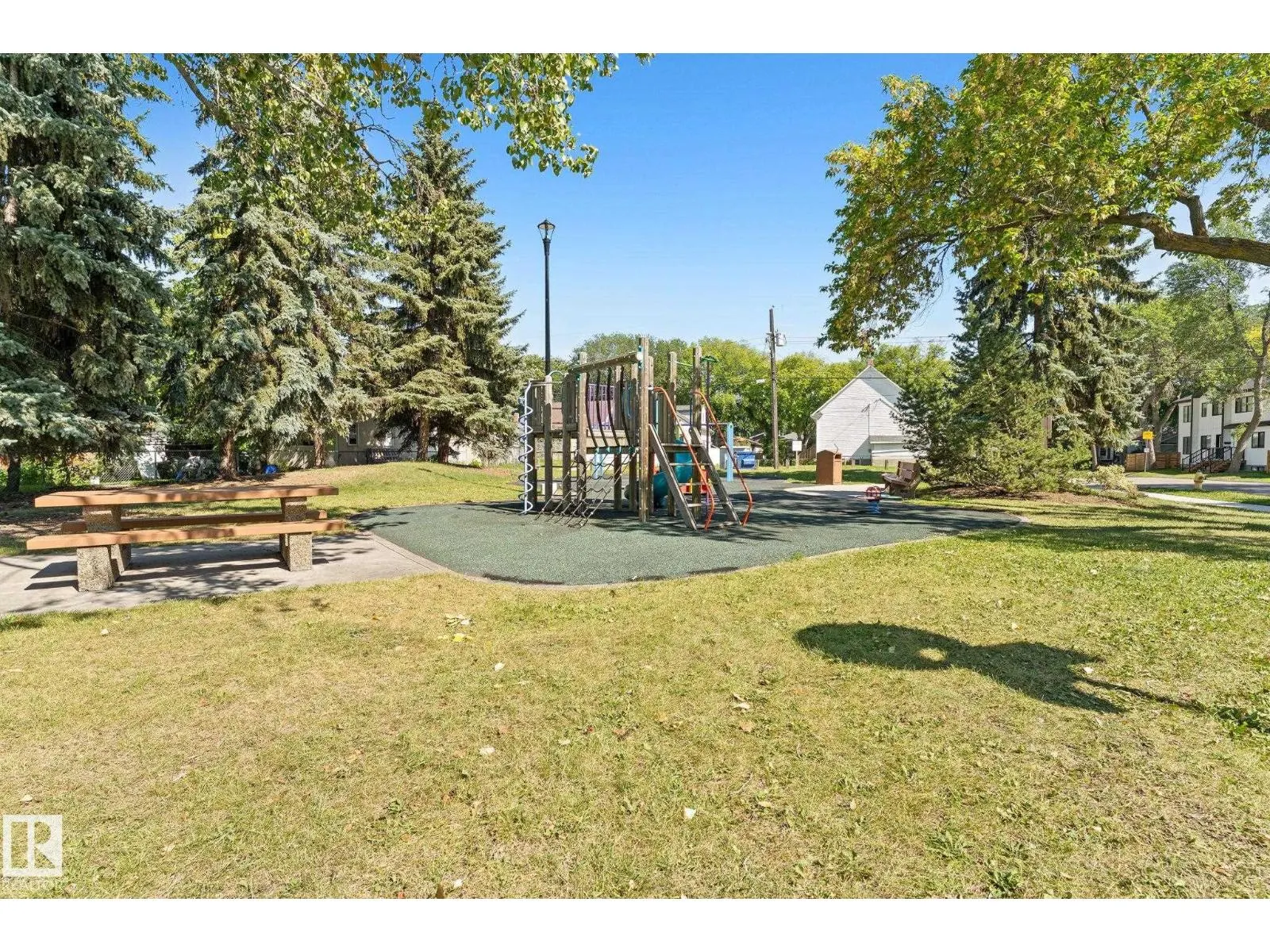 11250 92 ST NW