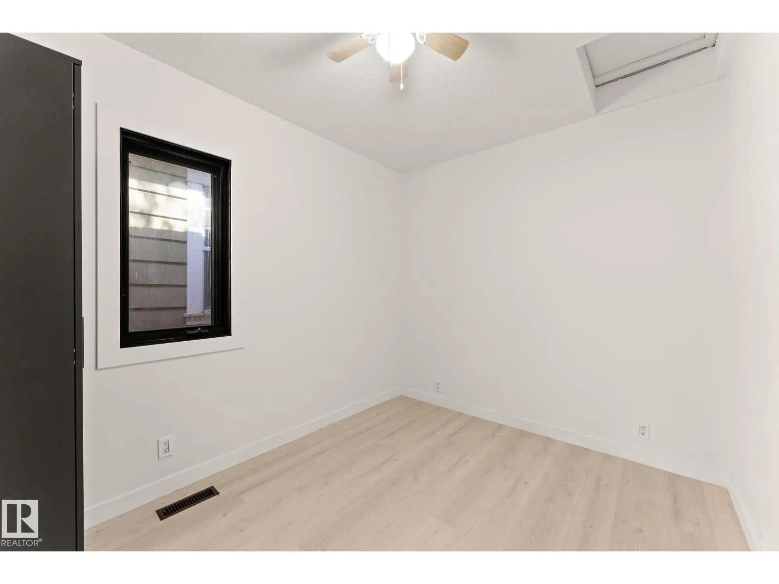 11250 92 ST NW