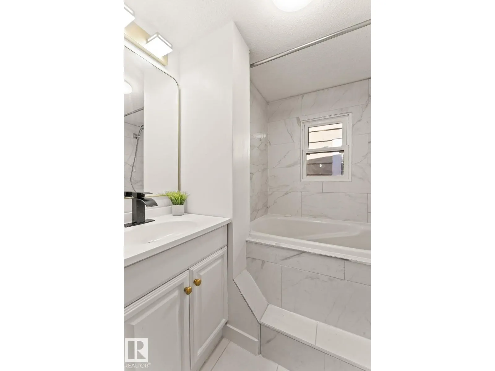 11250 92 ST NW