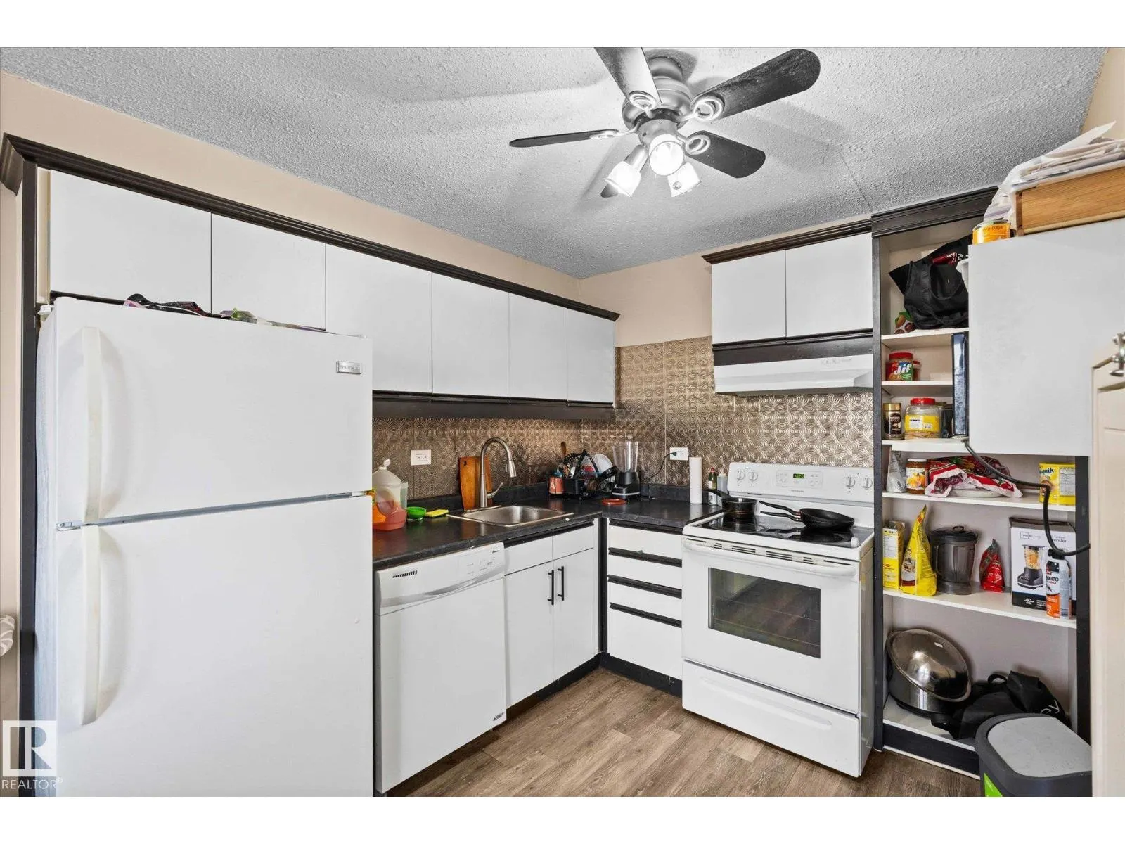 #1202 10150 117 ST NW