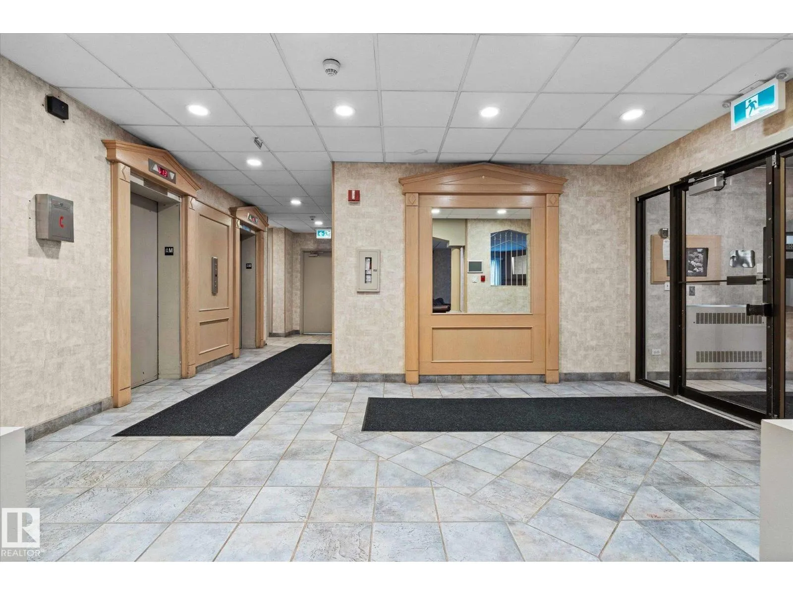 #1202 10150 117 ST NW