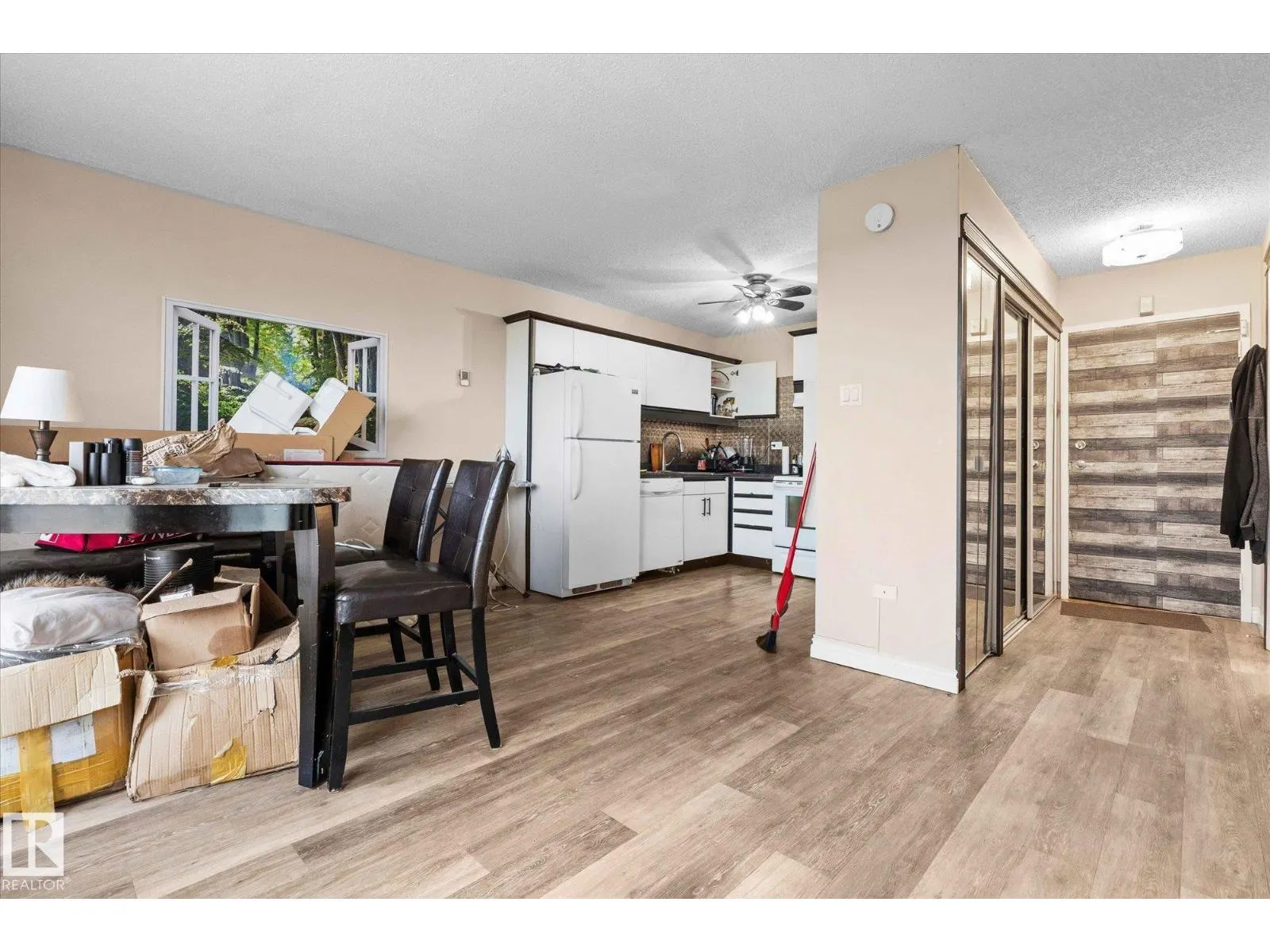 #1202 10150 117 ST NW