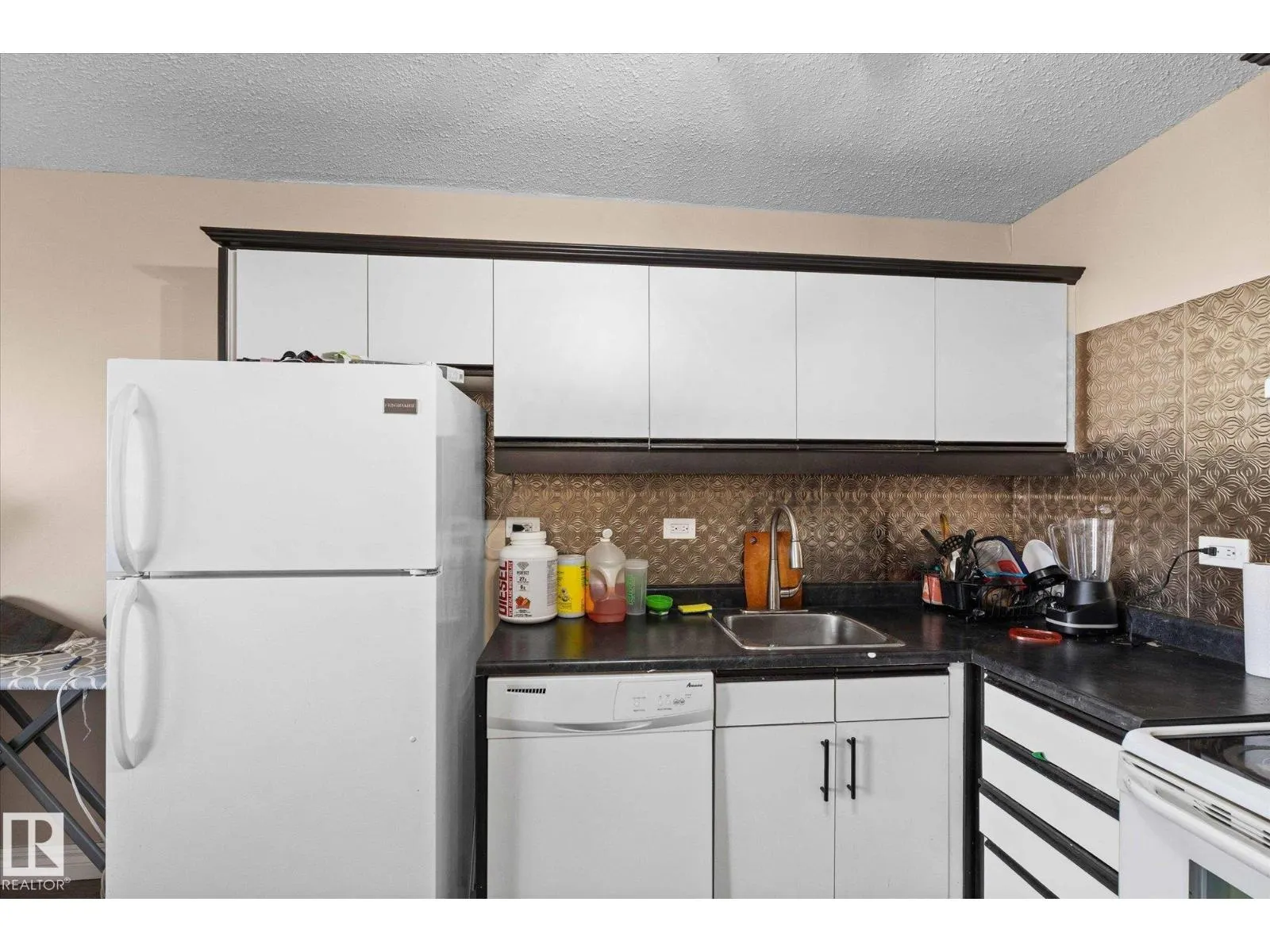 #1202 10150 117 ST NW