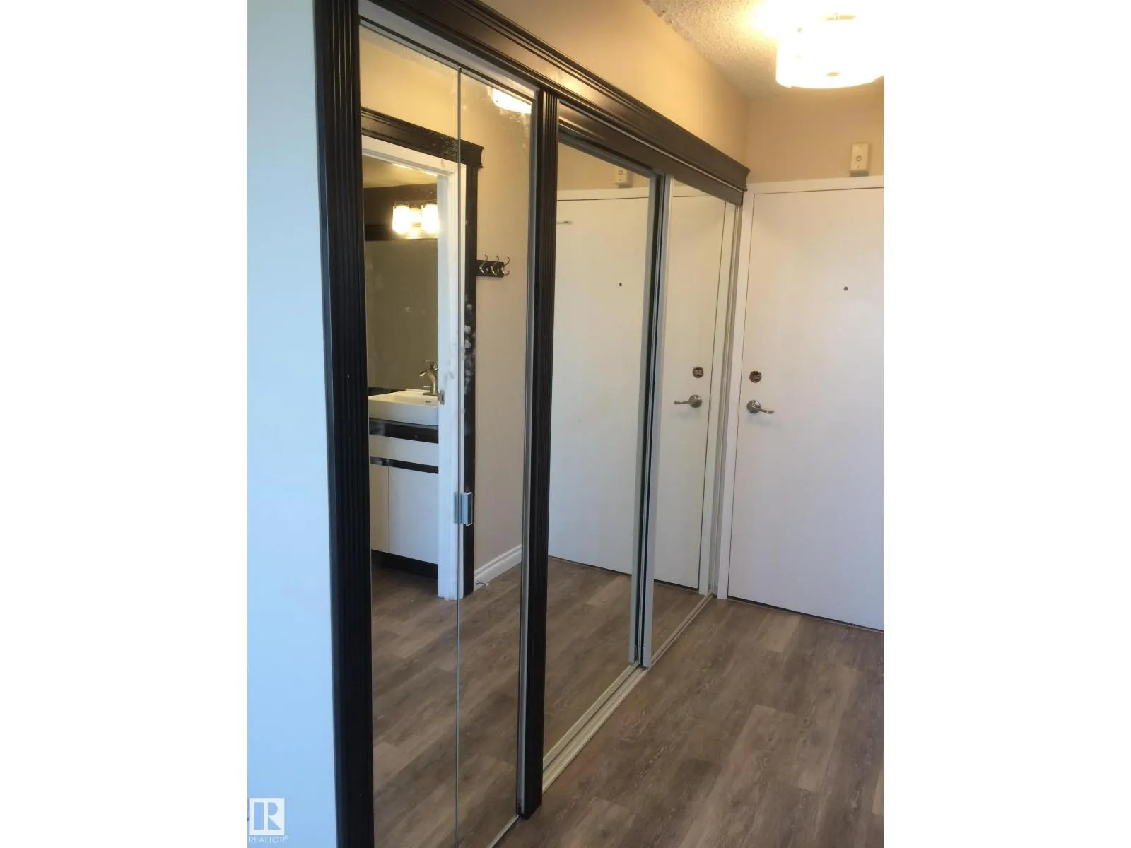 #1202 10150 117 ST NW