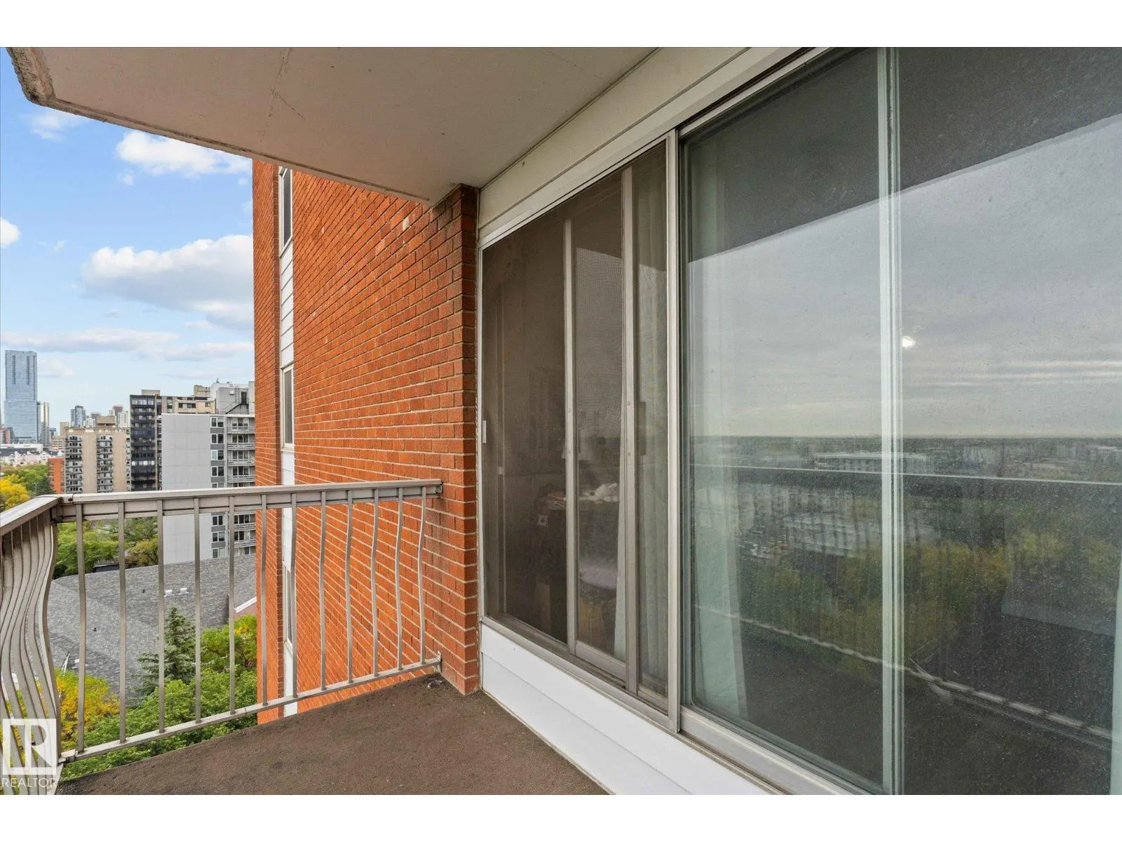 #1202 10150 117 ST NW