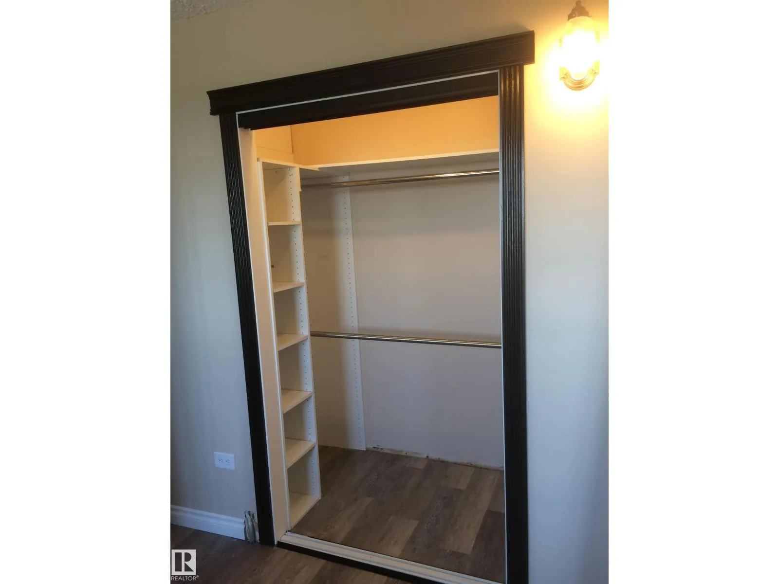 #1202 10150 117 ST NW