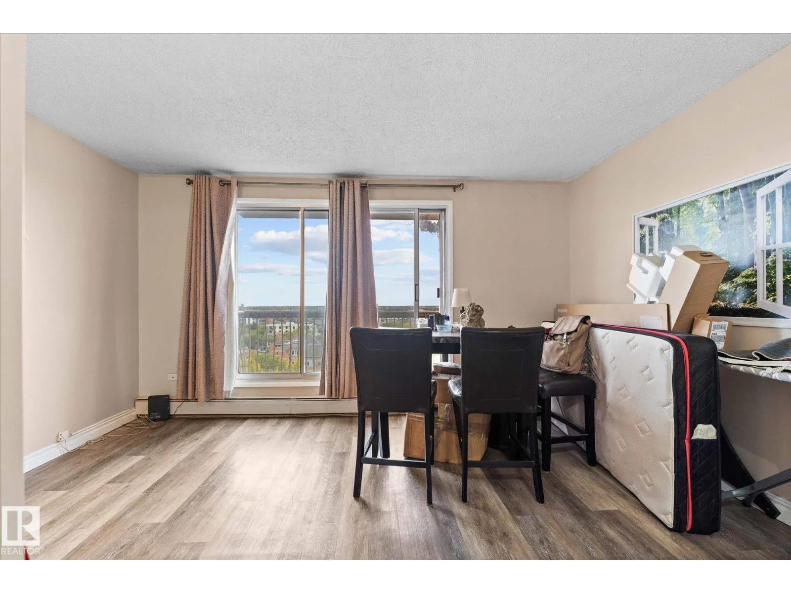 #1202 10150 117 ST NW